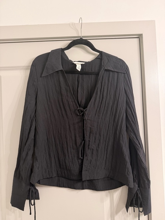 H&M Tops - Super Soft Crinkled H&M Tie Blouse
